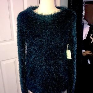 NWT Cute fuzzy sweater💙